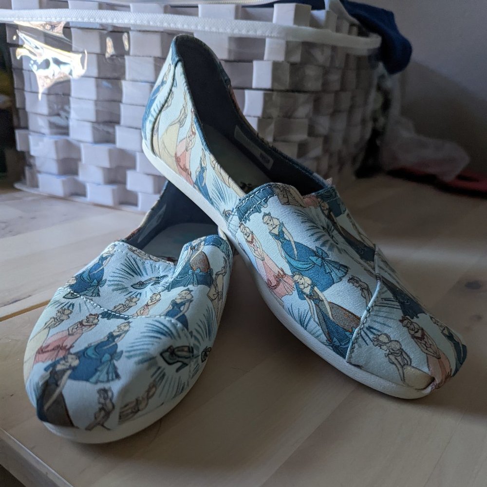 Disney x Tom's women's size 8.5